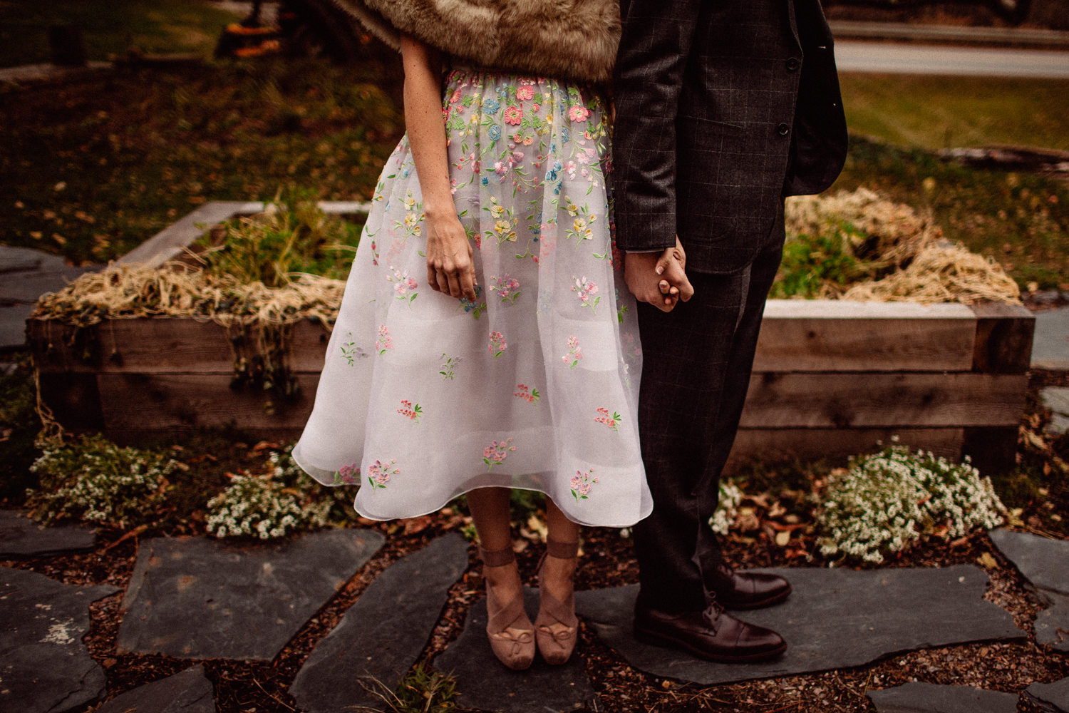 vermont wedding holding hands